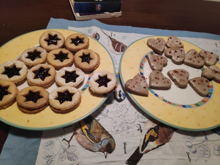 Two plates of German Christmas cookies