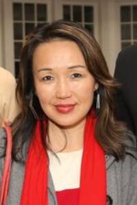 Photo of Chinese Mandarin interpreter and translator, Linda Hill wearing red lipstick and a red scarf