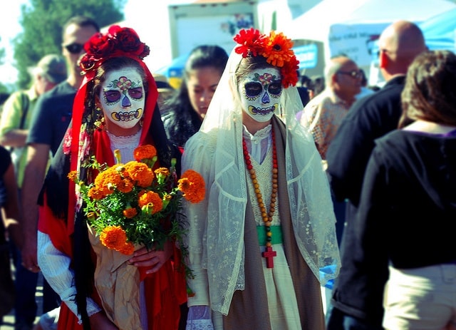 dia de los muertos costumes